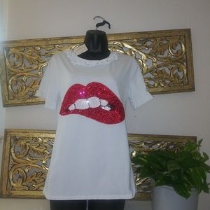 T shirt  Slim Biting lips.